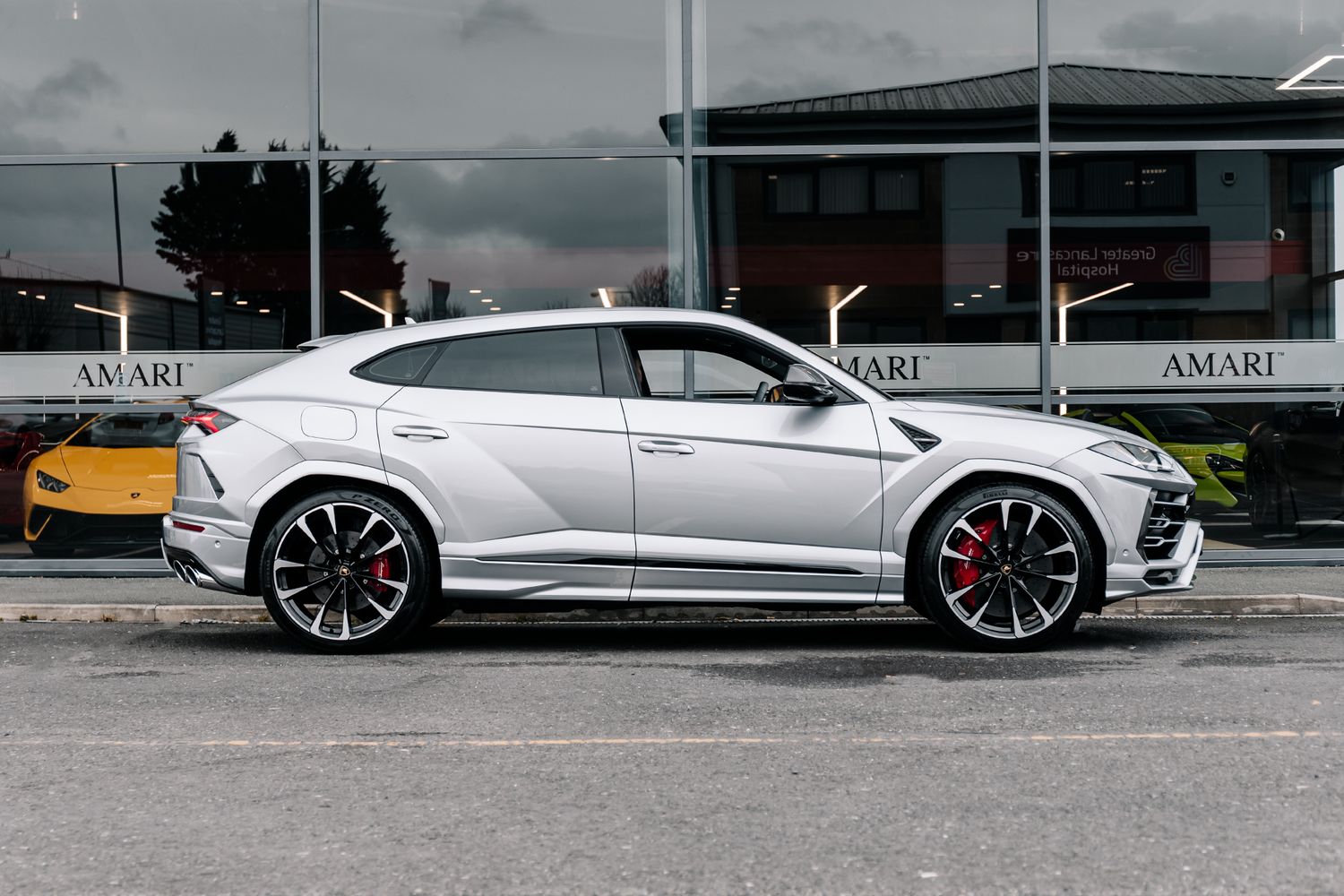 Lamborghini Urus V8