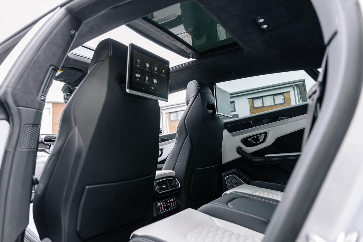 Lamborghini Urus V8