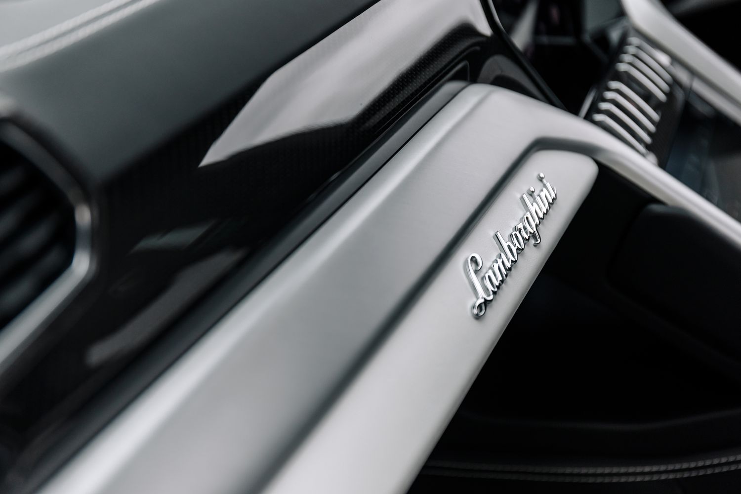 Lamborghini Urus V8