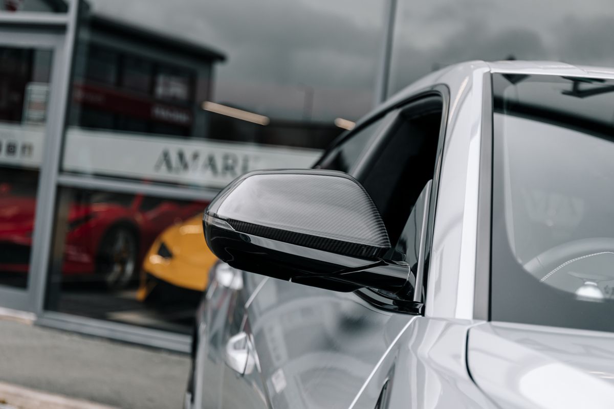 Lamborghini Urus V8