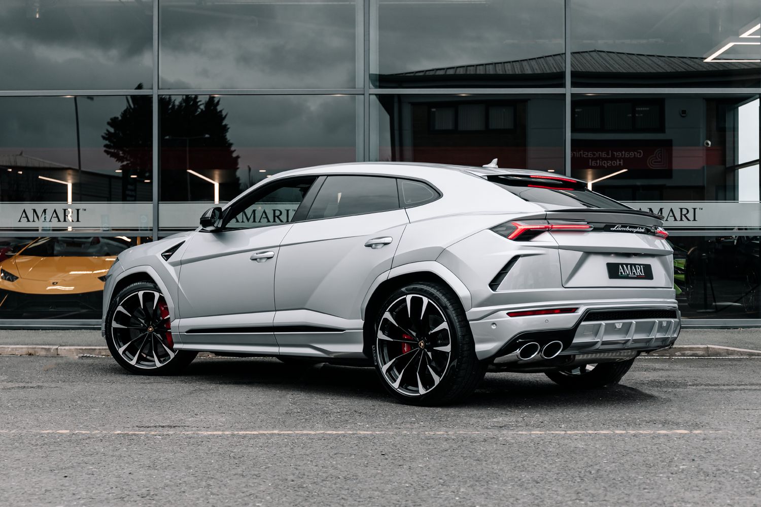 Lamborghini Urus V8