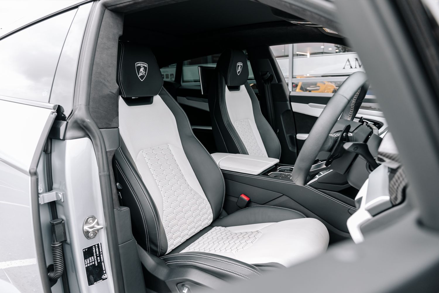Lamborghini Urus V8
