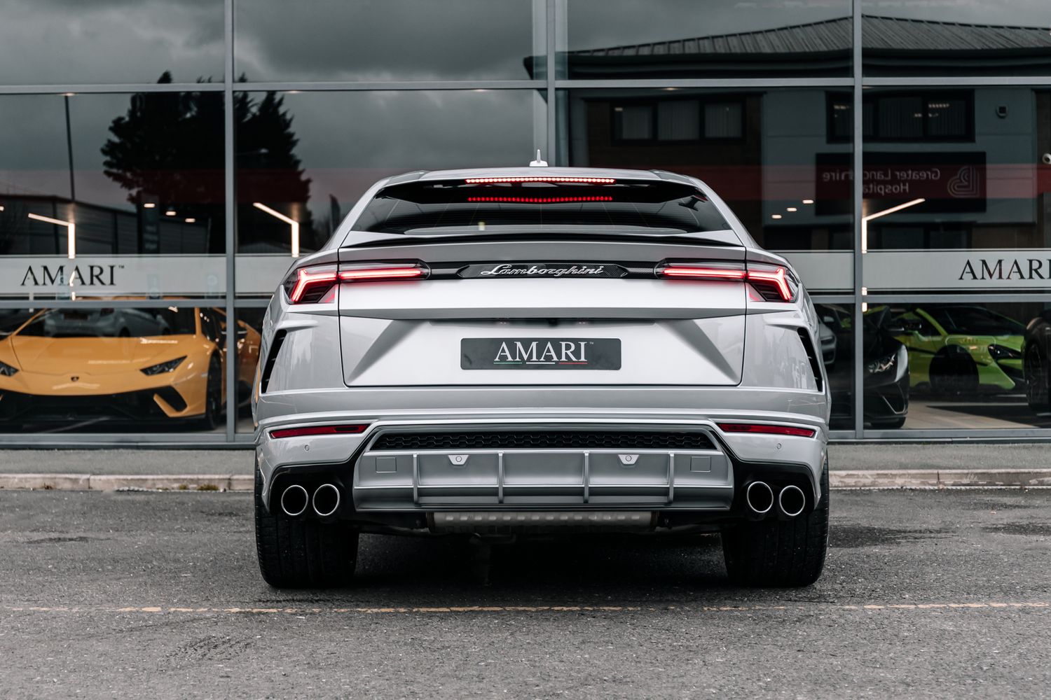 Lamborghini Urus V8
