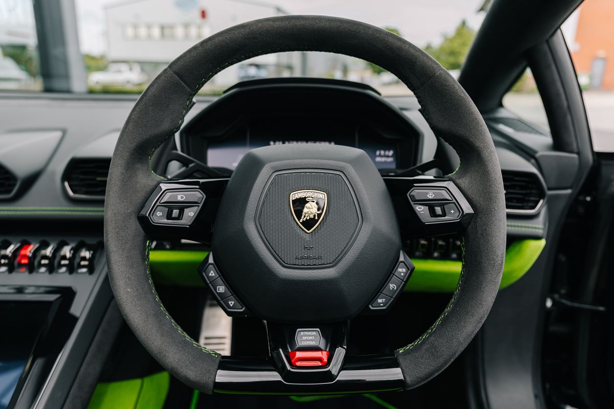 Lamborghini Huracan Evo Spyder LP 640-4 EVO SPYDER