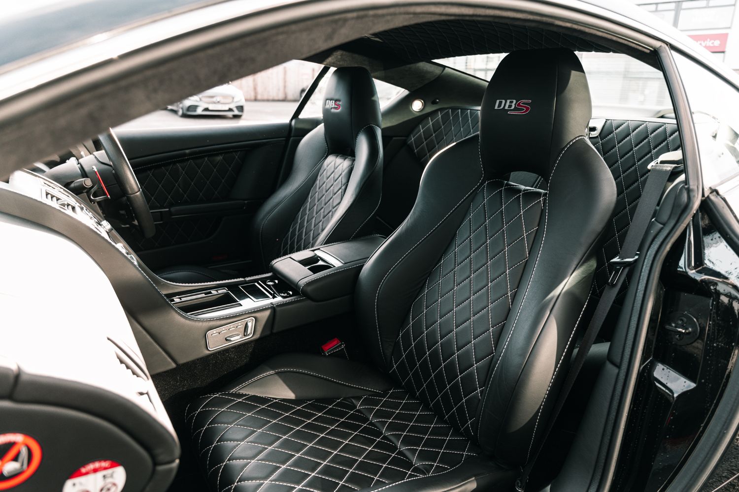 Aston Martin DBS Ultimate
