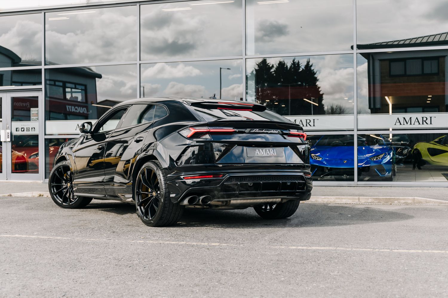 Lamborghini Urus V8 V8
