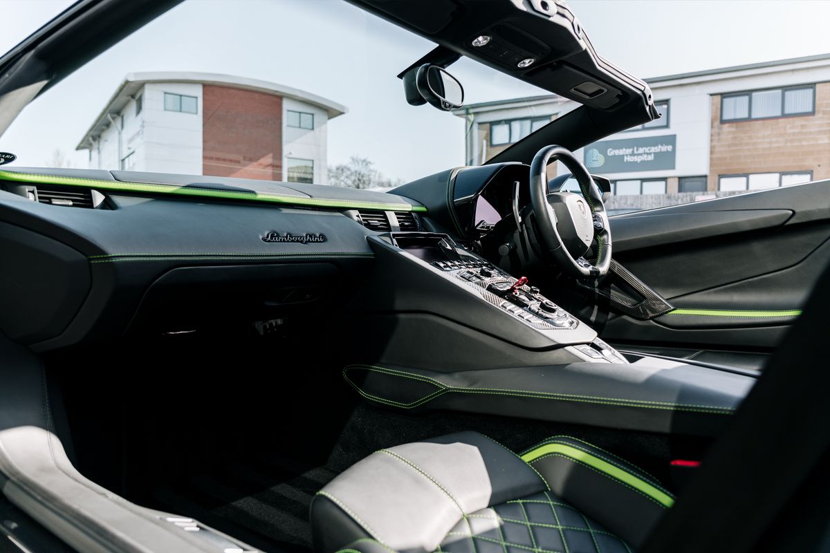 Lamborghini Aventador LP740-4 S Roadster