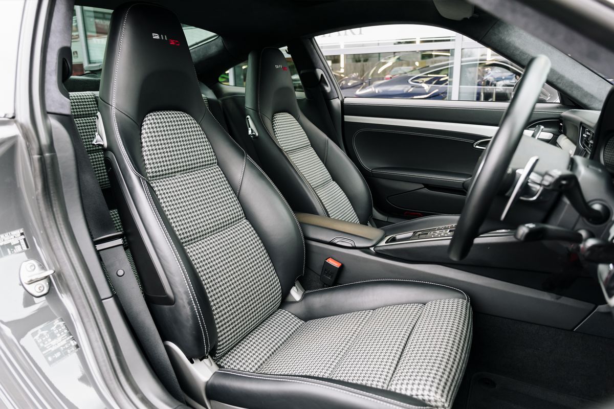 Porsche 911 50 Anniversary Edition 50 ANNIVERSARY EDITION PDK