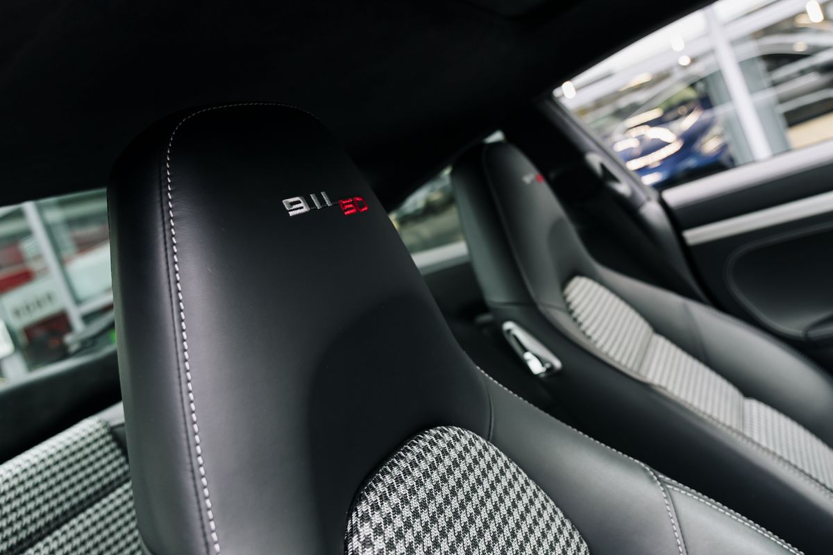 Porsche 911 50 Anniversary Edition 50 ANNIVERSARY EDITION PDK