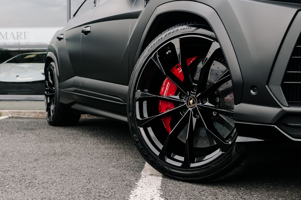 Lamborghini Urus V8