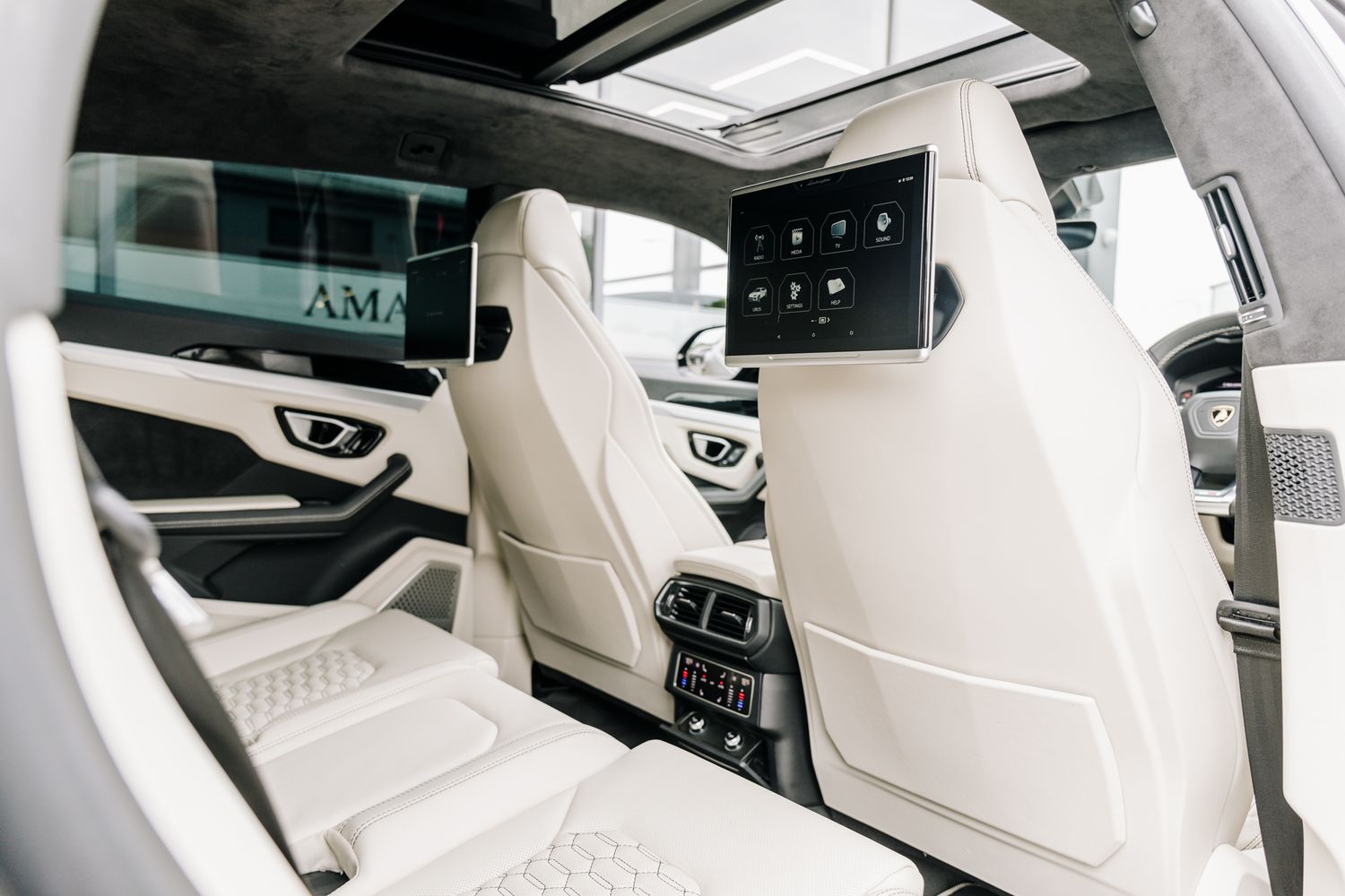 Lamborghini Urus V8