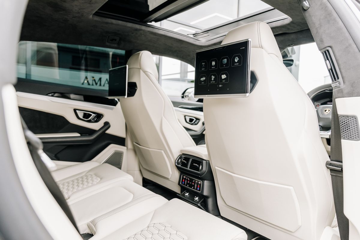 Lamborghini Urus V8