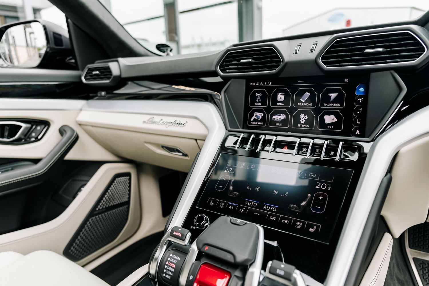 Lamborghini Urus V8