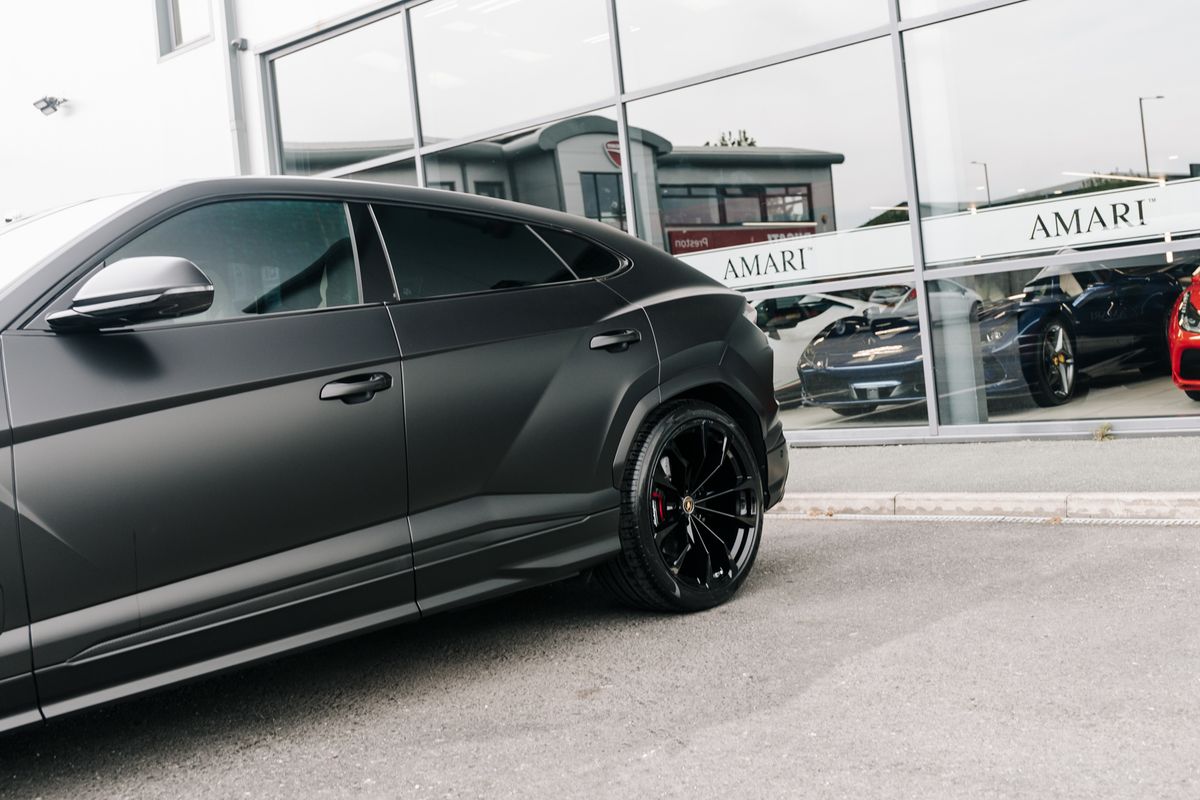 Lamborghini Urus V8