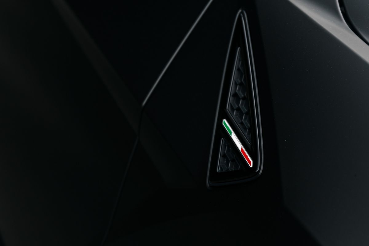 Lamborghini Urus V8