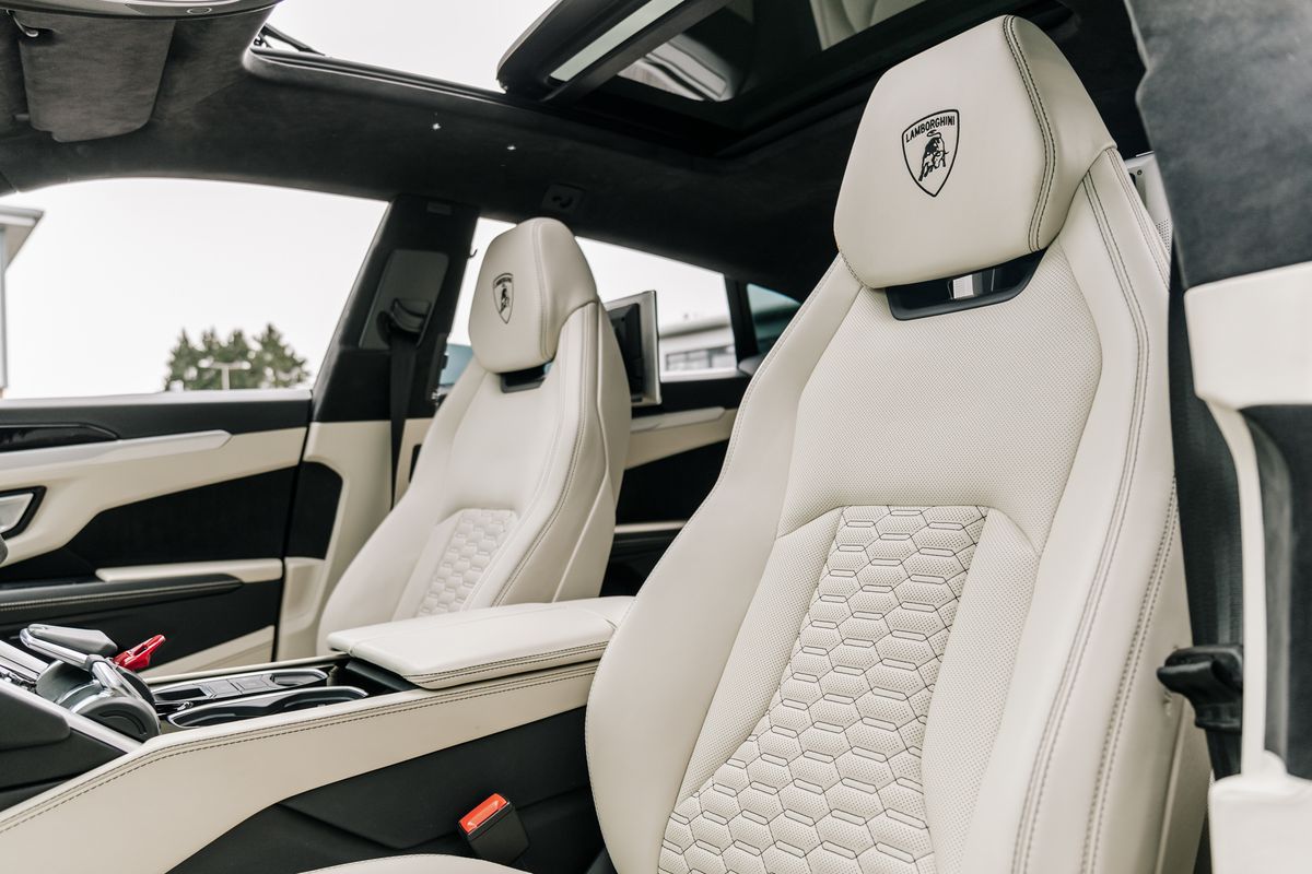 Lamborghini Urus V8