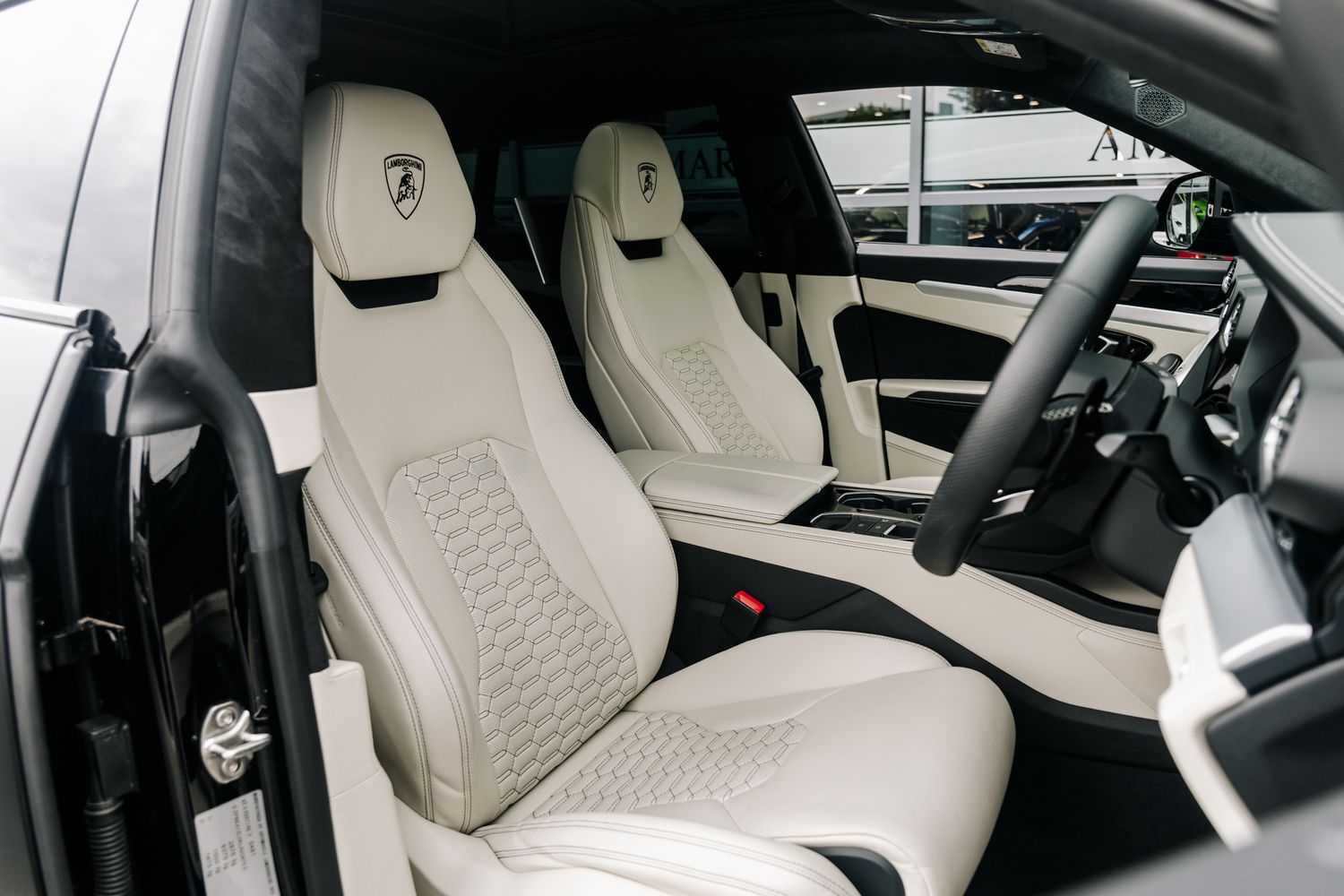 Lamborghini Urus V8