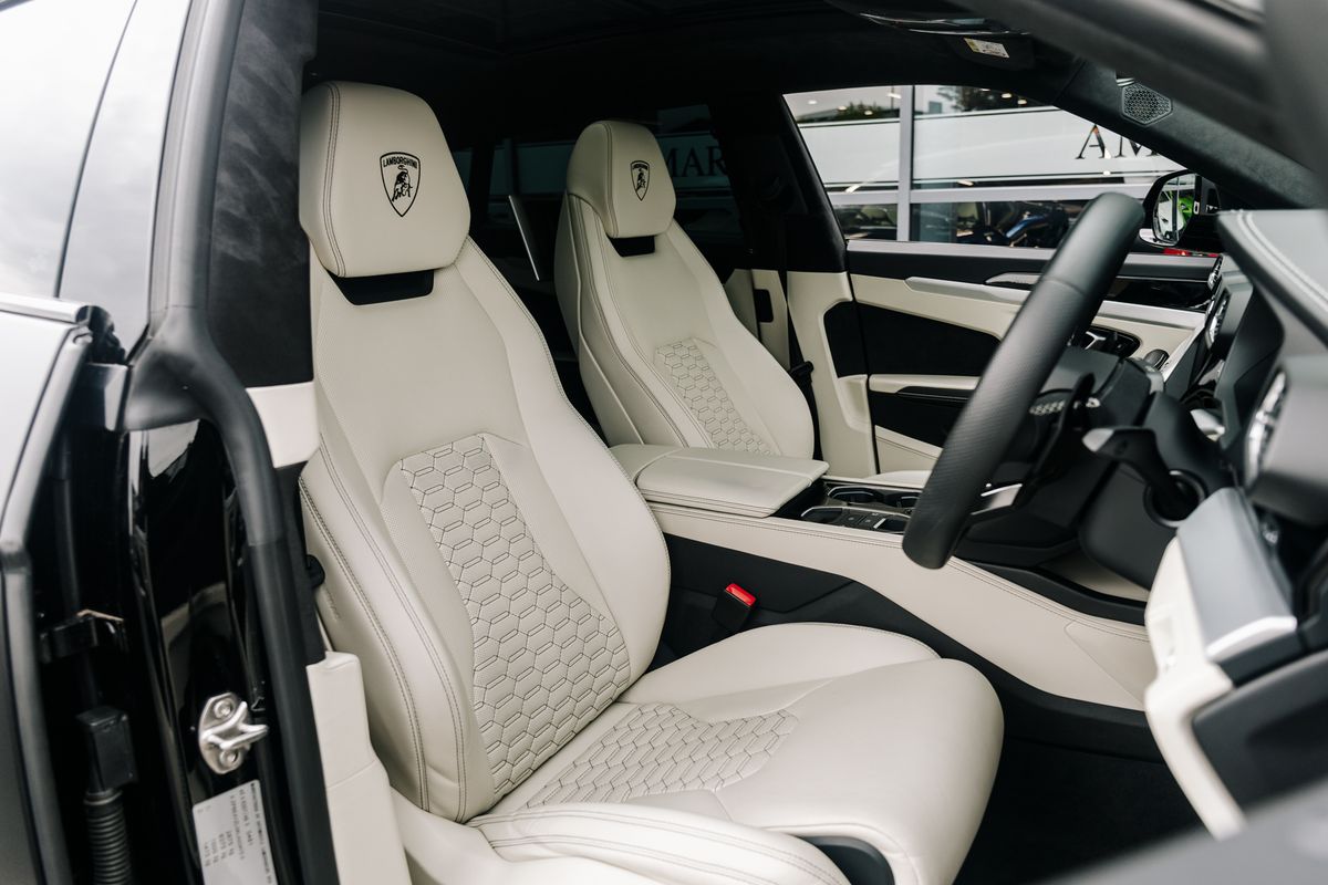 Lamborghini Urus V8