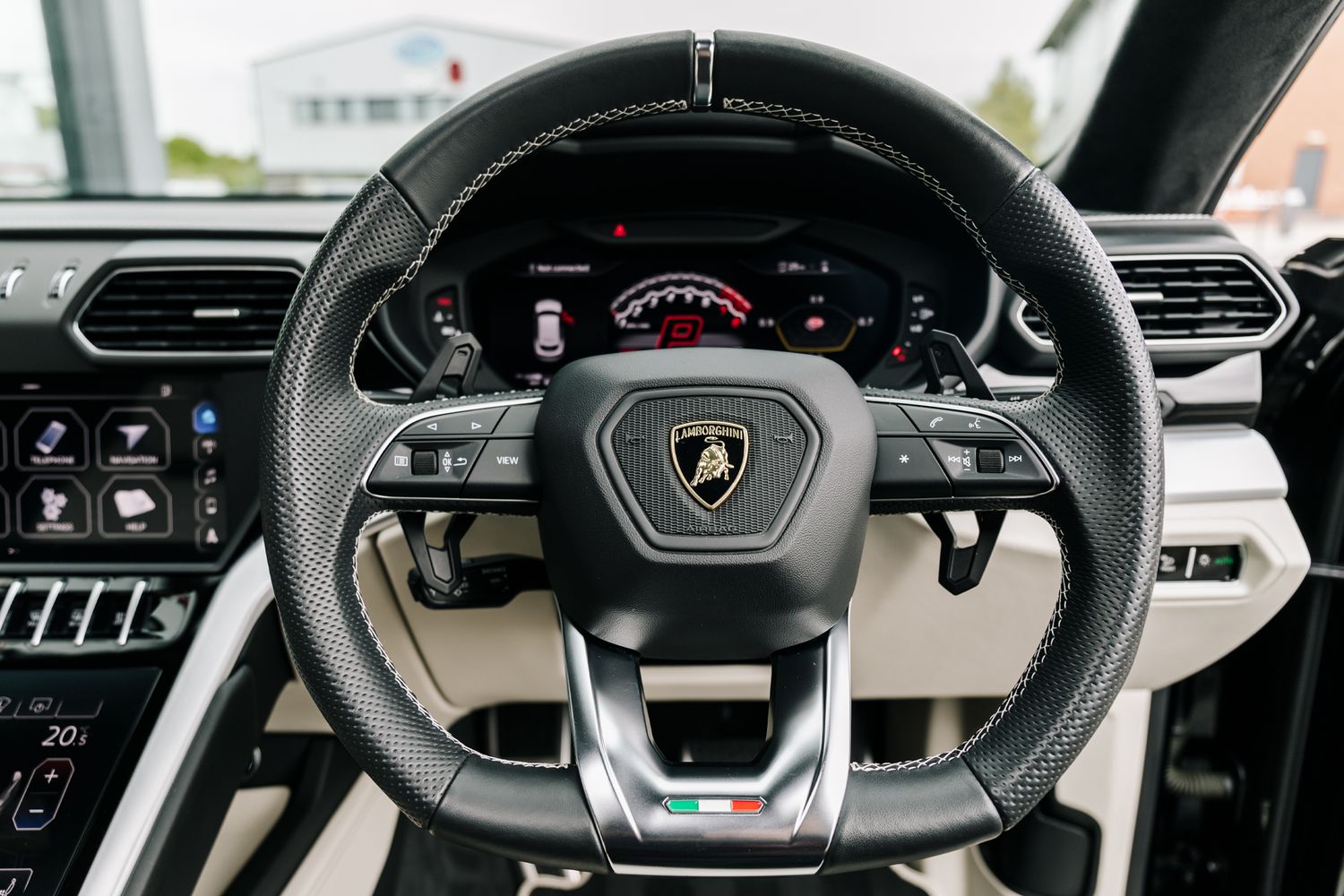Lamborghini Urus V8