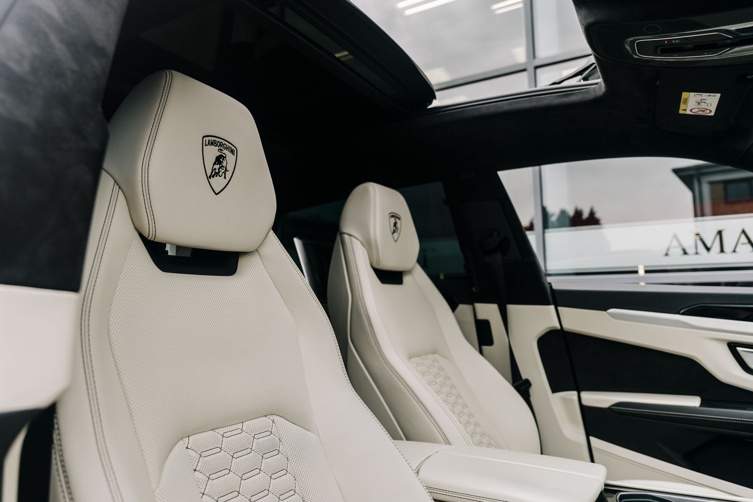 Lamborghini Urus V8