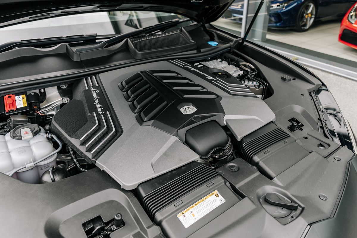 Lamborghini Urus V8