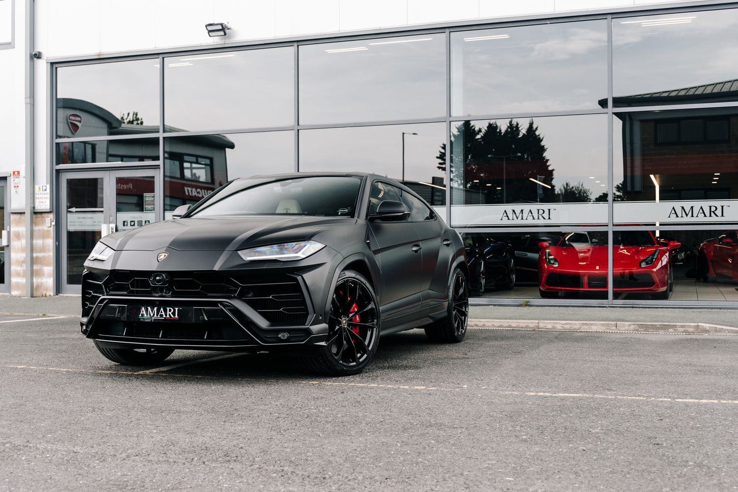 Lamborghini Urus V8