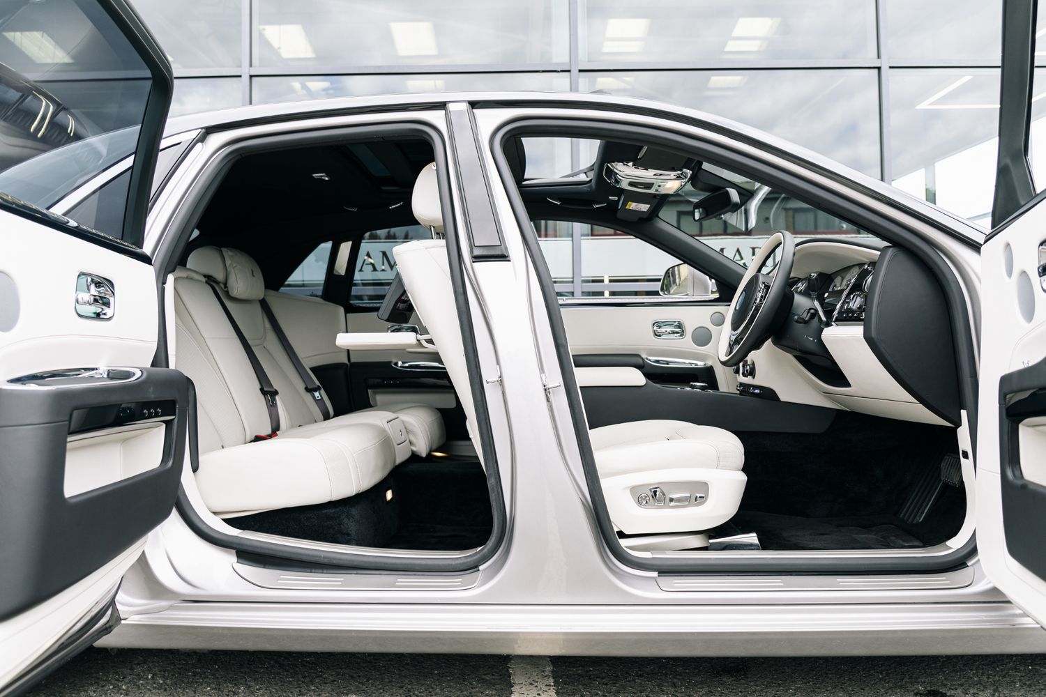 Rolls Royce Ghost Ghost V12 SWB AUTO