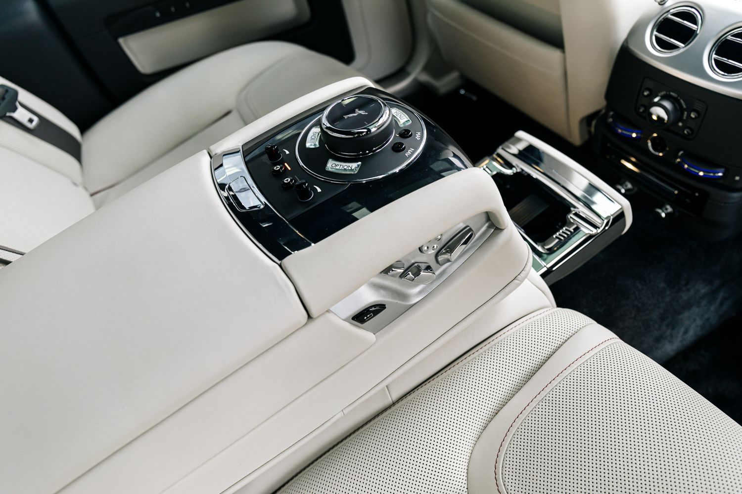 Rolls Royce Ghost Ghost V12 SWB AUTO