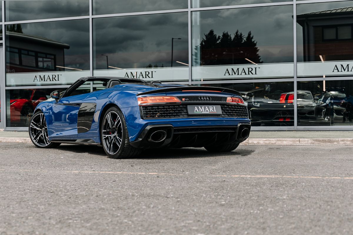 Audi R8 V10 Performance Carbon Black V10 Performance Carbon Black