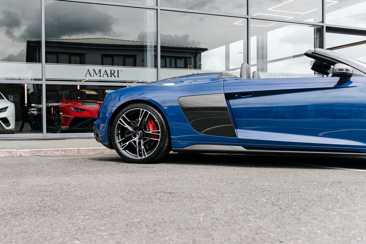 Audi R8 V10 Performance Carbon Black V10 Performance Carbon Black