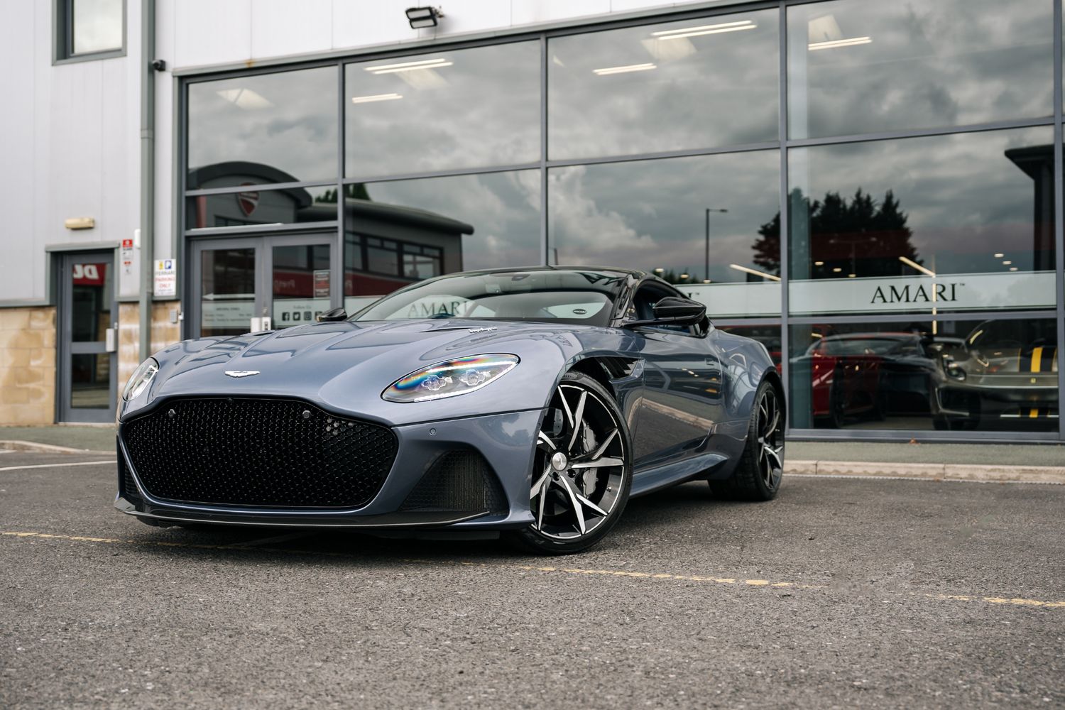 Aston Martin DBS Superleggera V12 Auto
