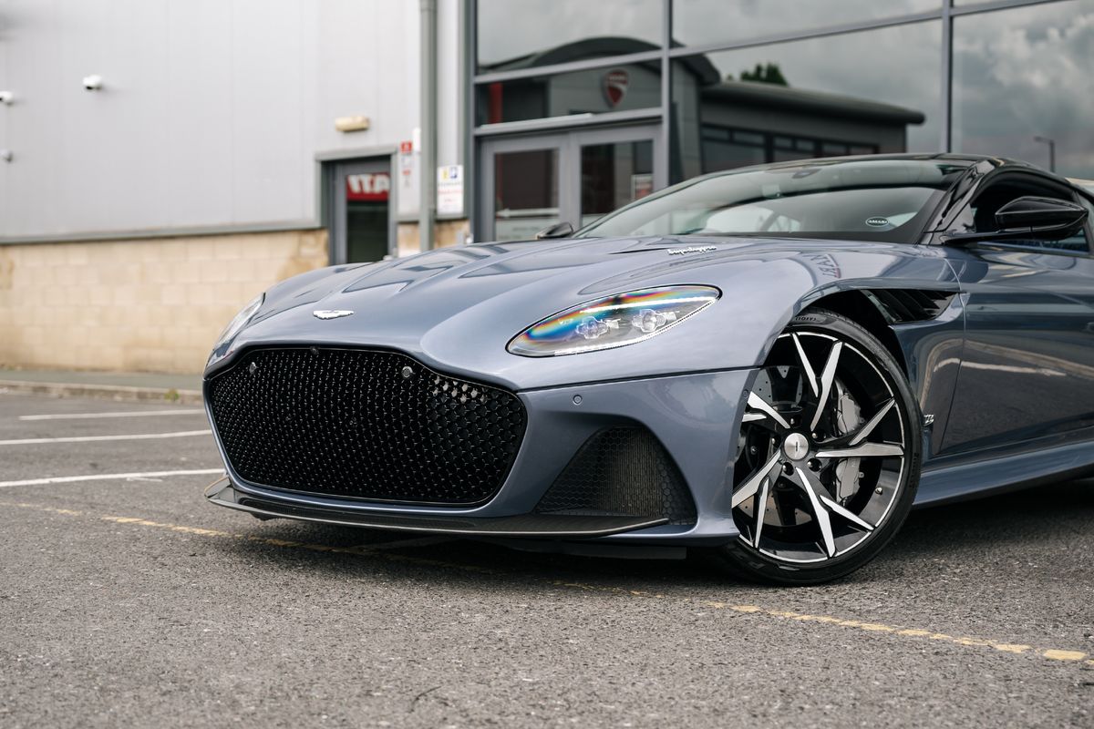 Aston Martin DBS Superleggera V12 Auto