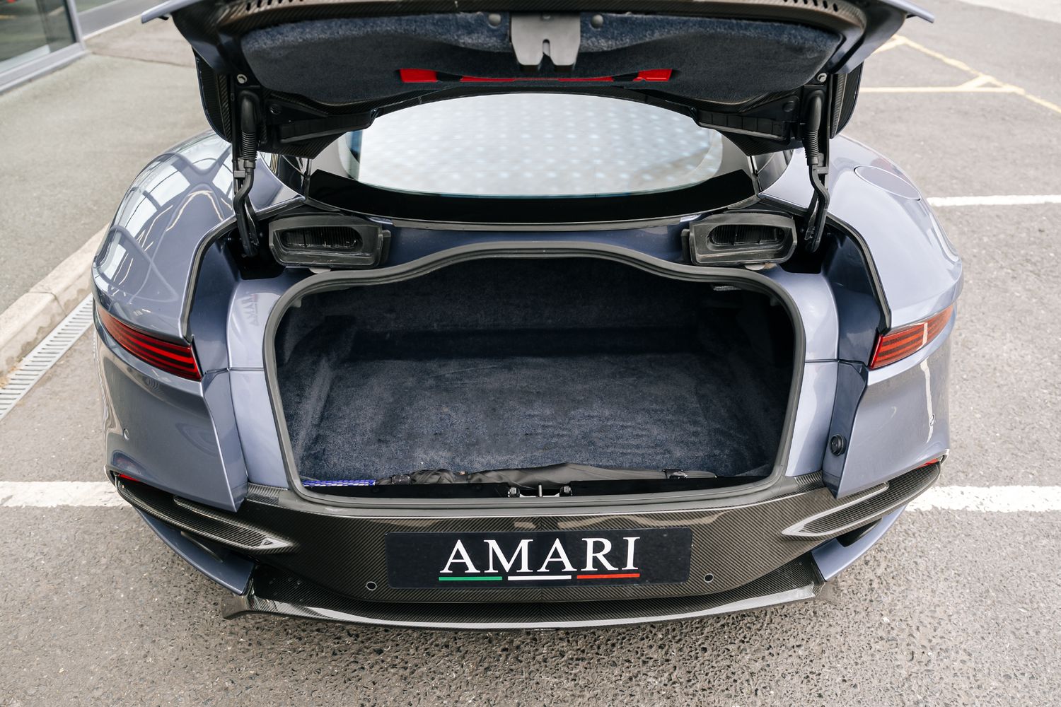 Aston Martin DBS Superleggera V12 Auto