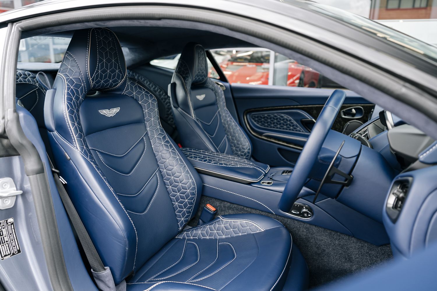 Aston Martin DBS Superleggera V12 Auto