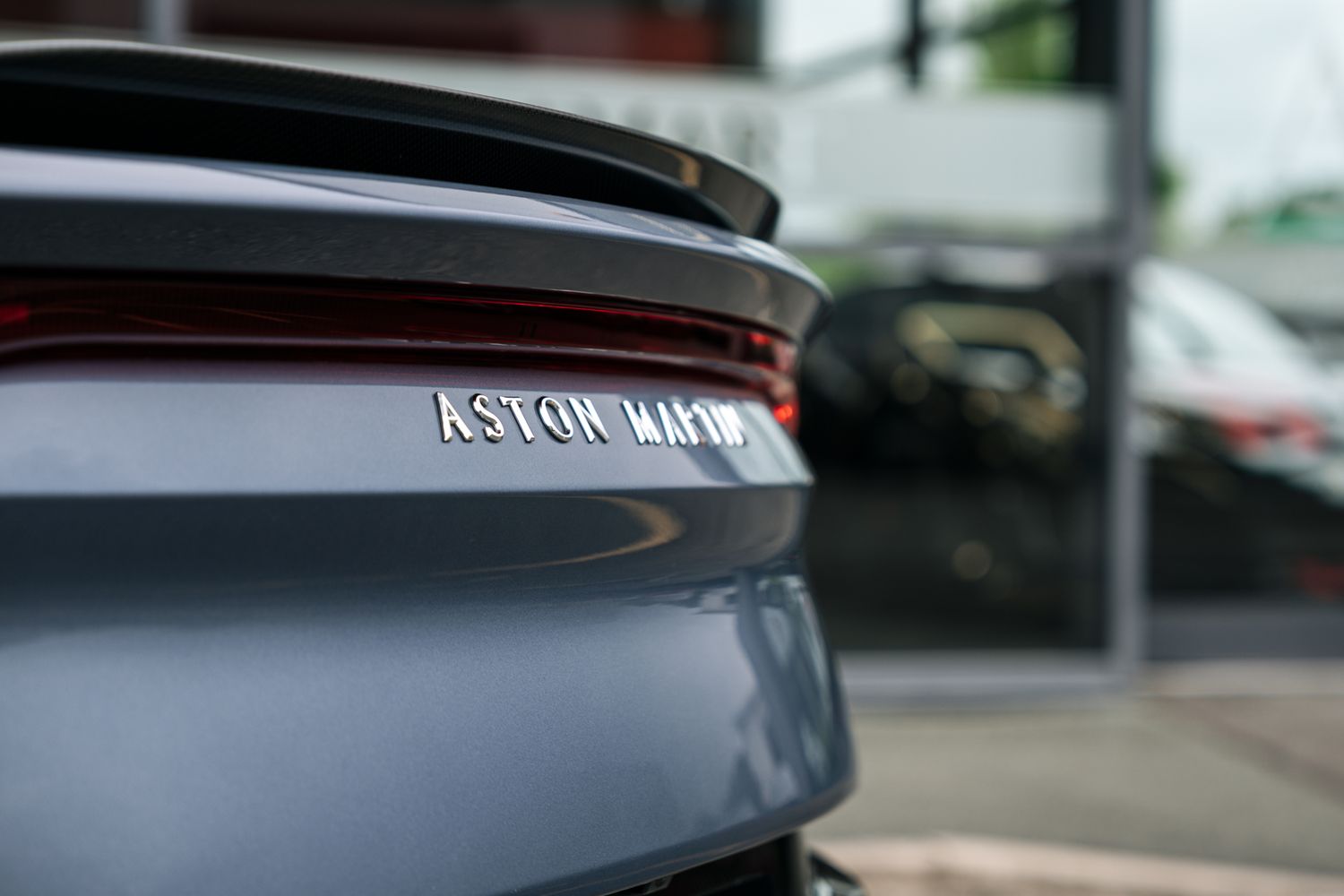 Aston Martin DBS Superleggera V12 Auto