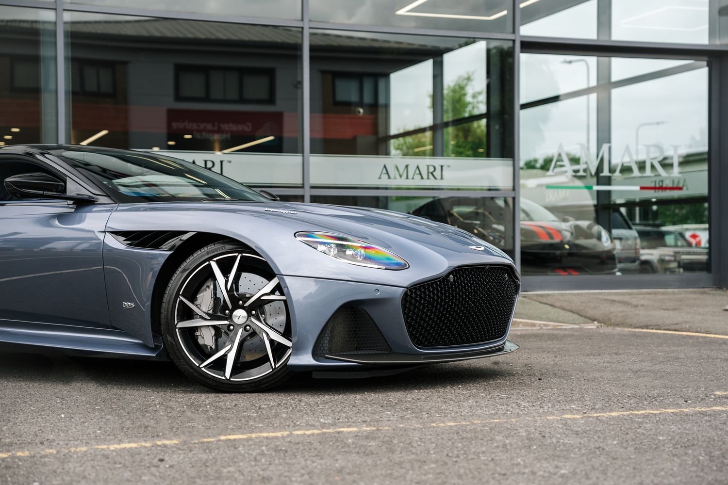 Aston Martin DBS Superleggera V12 Auto