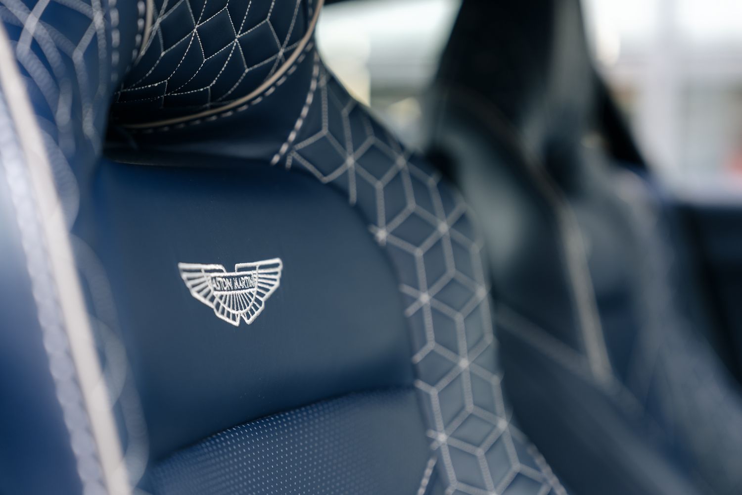 Aston Martin DBS Superleggera V12 Auto