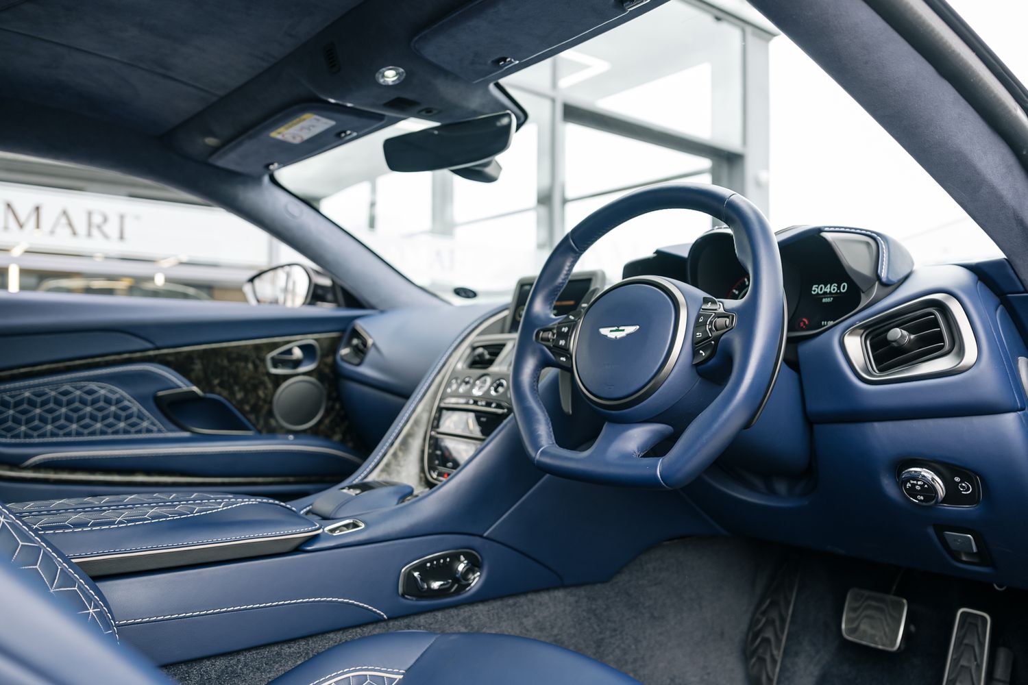 Aston Martin DBS Superleggera V12 Auto