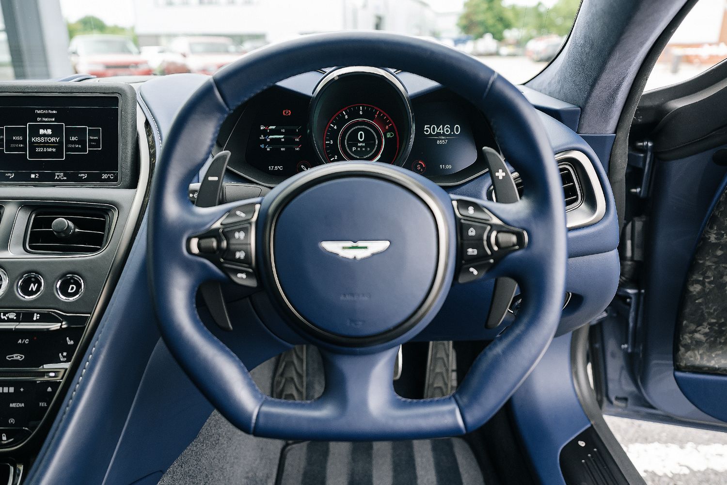 Aston Martin DBS Superleggera V12 Auto