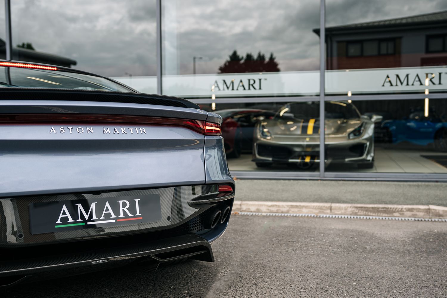 Aston Martin DBS Superleggera V12 Auto