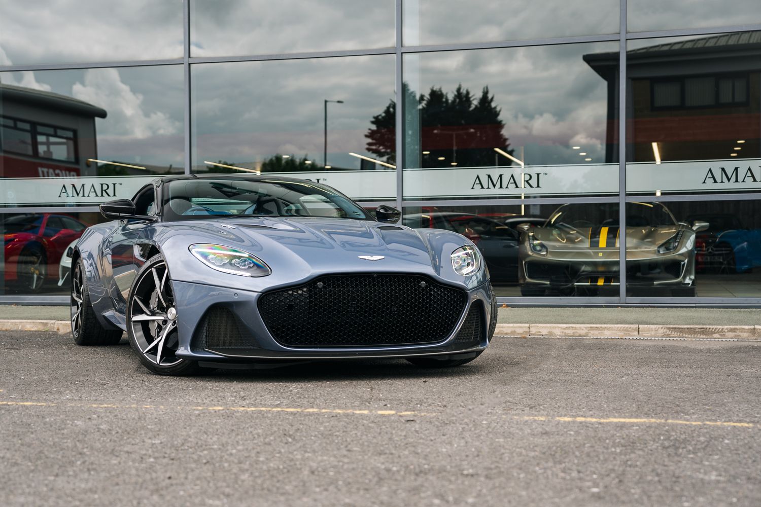 Aston Martin DBS Superleggera V12 Auto