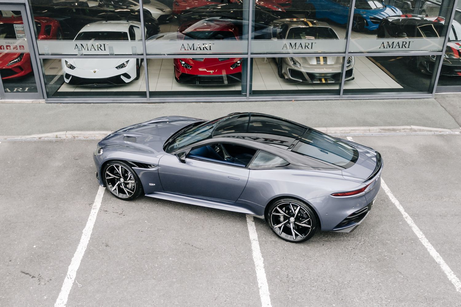 Aston Martin DBS Superleggera V12 Auto
