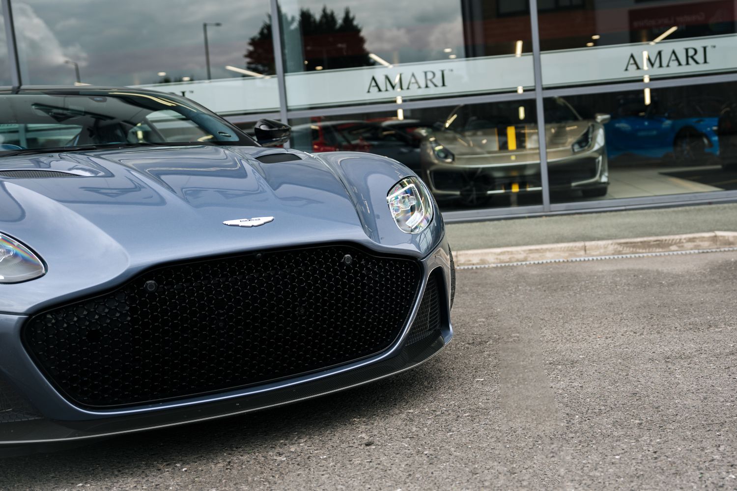 Aston Martin DBS Superleggera V12 Auto