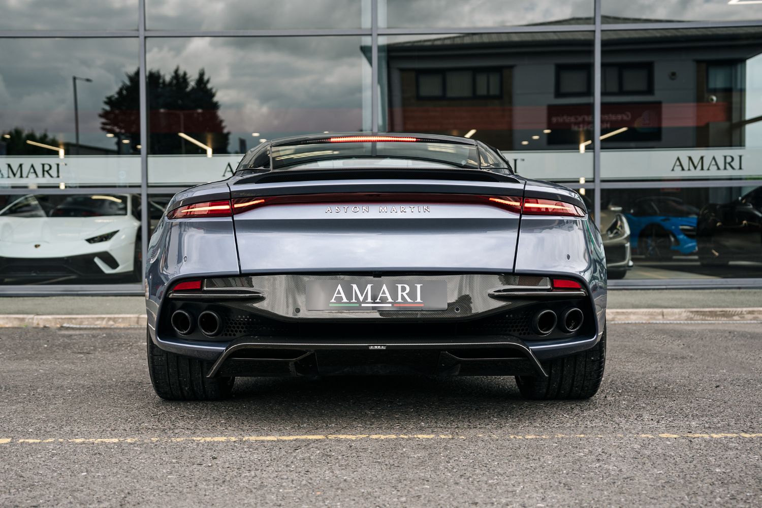 Aston Martin DBS Superleggera V12 Auto