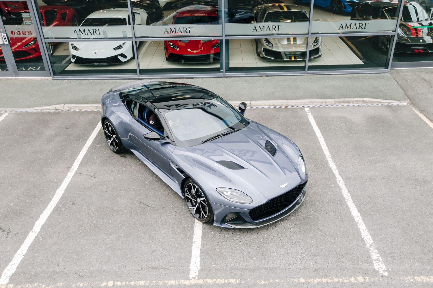 Aston Martin DBS Superleggera V12 Auto