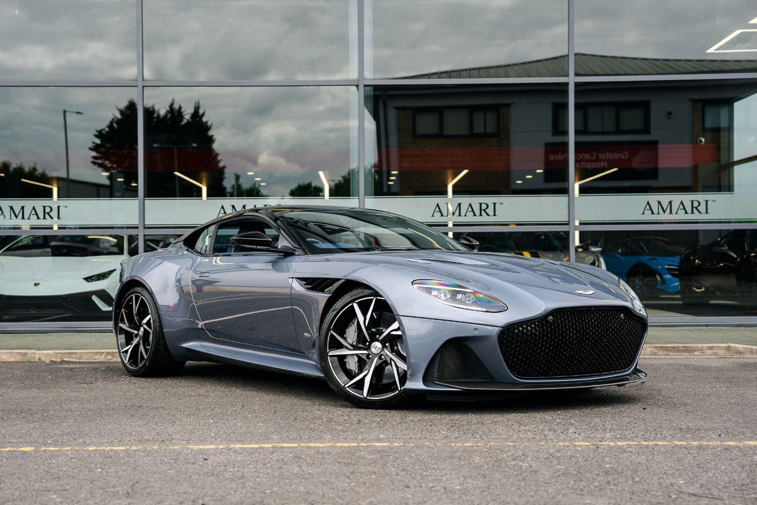 Aston Martin DBS Superleggera V12 Auto