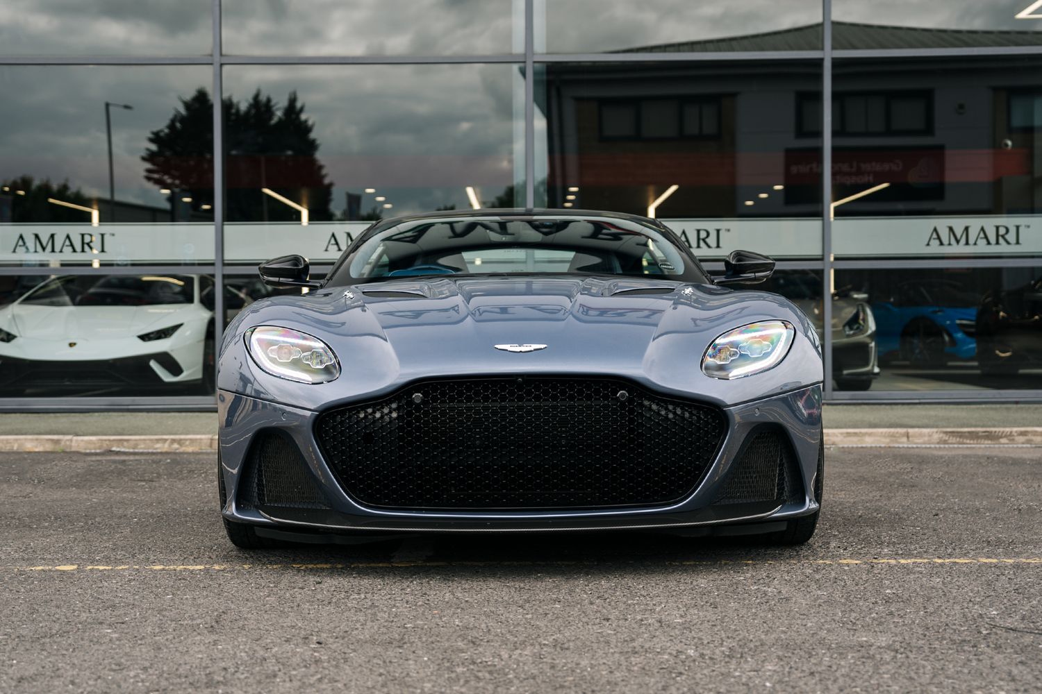 Aston Martin DBS Superleggera V12 Auto