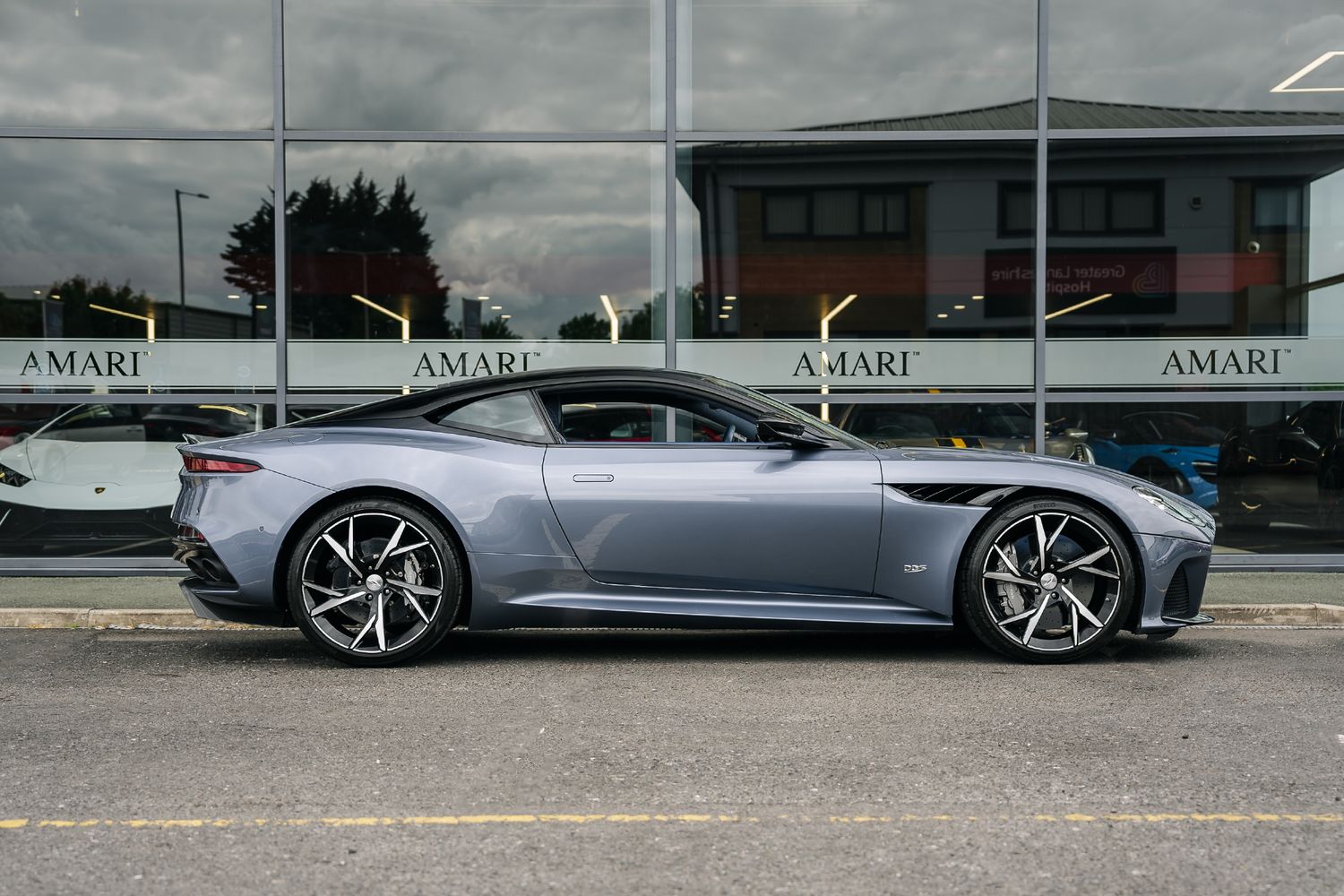 2019 Aston Martin DBS Superleggera V12