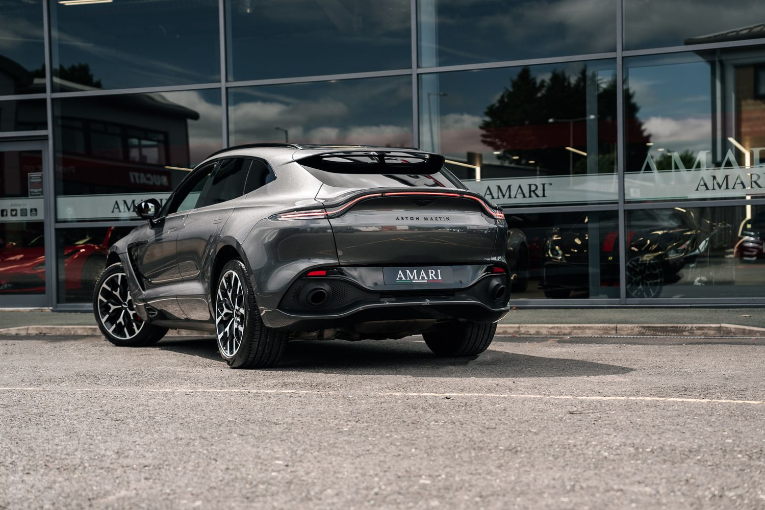 Aston Martin DBX V8 AUTO