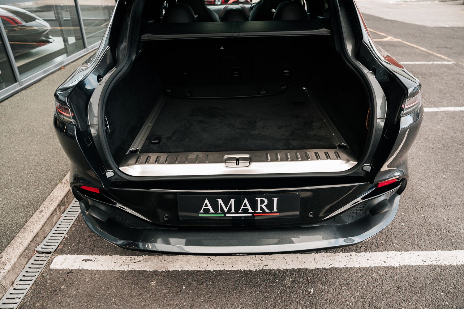 Aston Martin DBX V8 AUTO